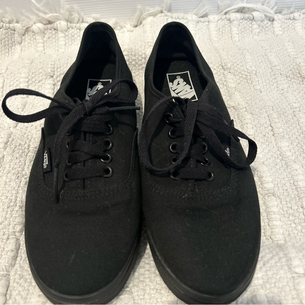 Vans Off The Wall Women's 7.5 Black Plain Skate Sneakers Keds Style NWOT